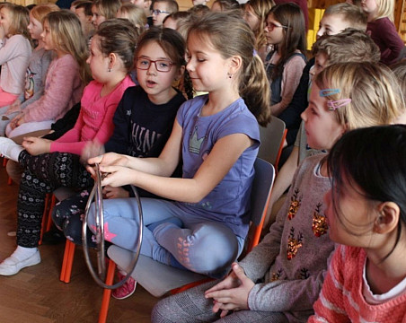 Spectacle pour enfants ou le magicien aux evenements pour enfants